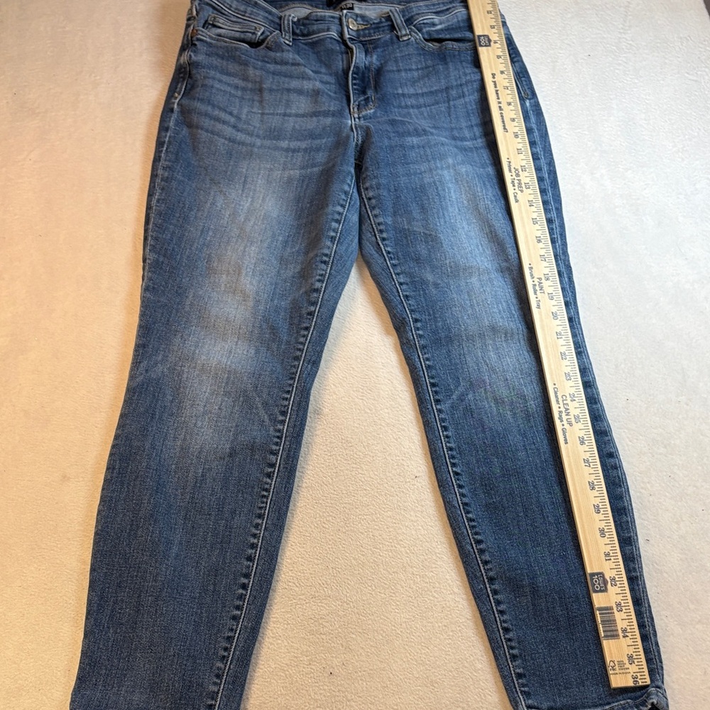 Judy Blue Women's Boyfriend Jeans in Medium Blue Wash